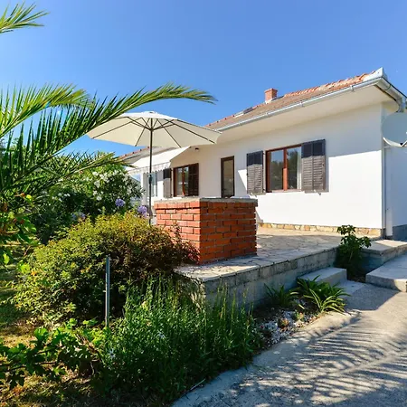 Haus Perkovic Casa de Férias Ražanac